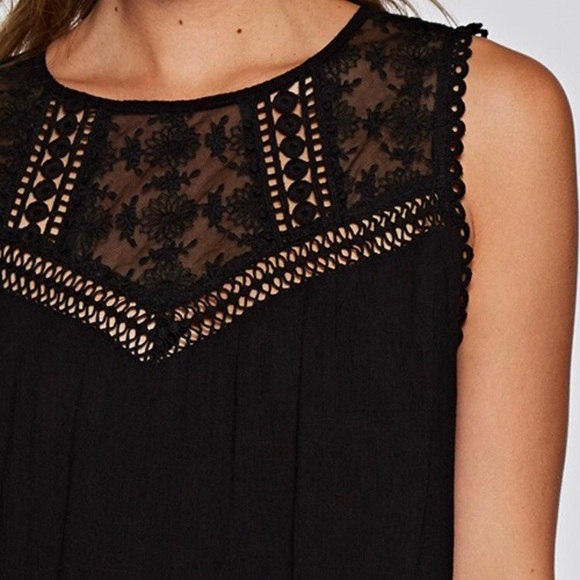 Love Stitch Tops - Last 1! 🌟HP🌟 Sleeveless Black Top